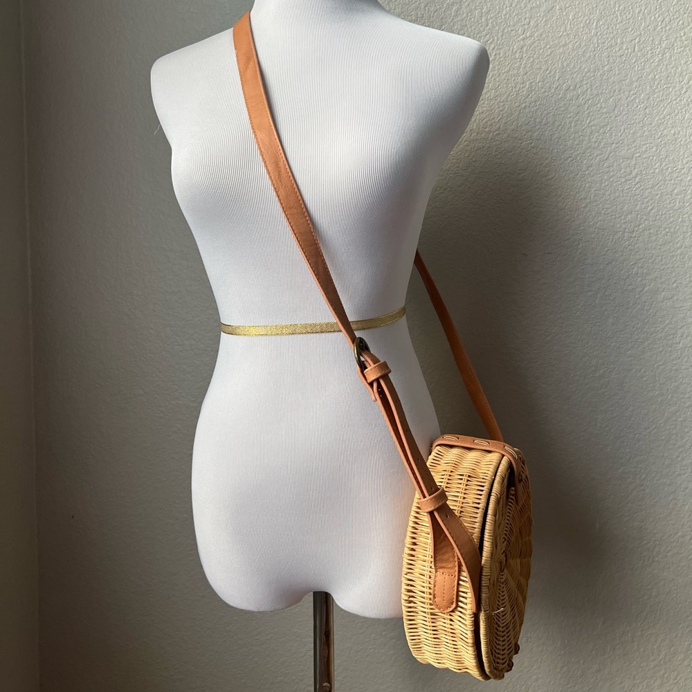 Universal Thread Round Wicker Crossbody Purse - image 2